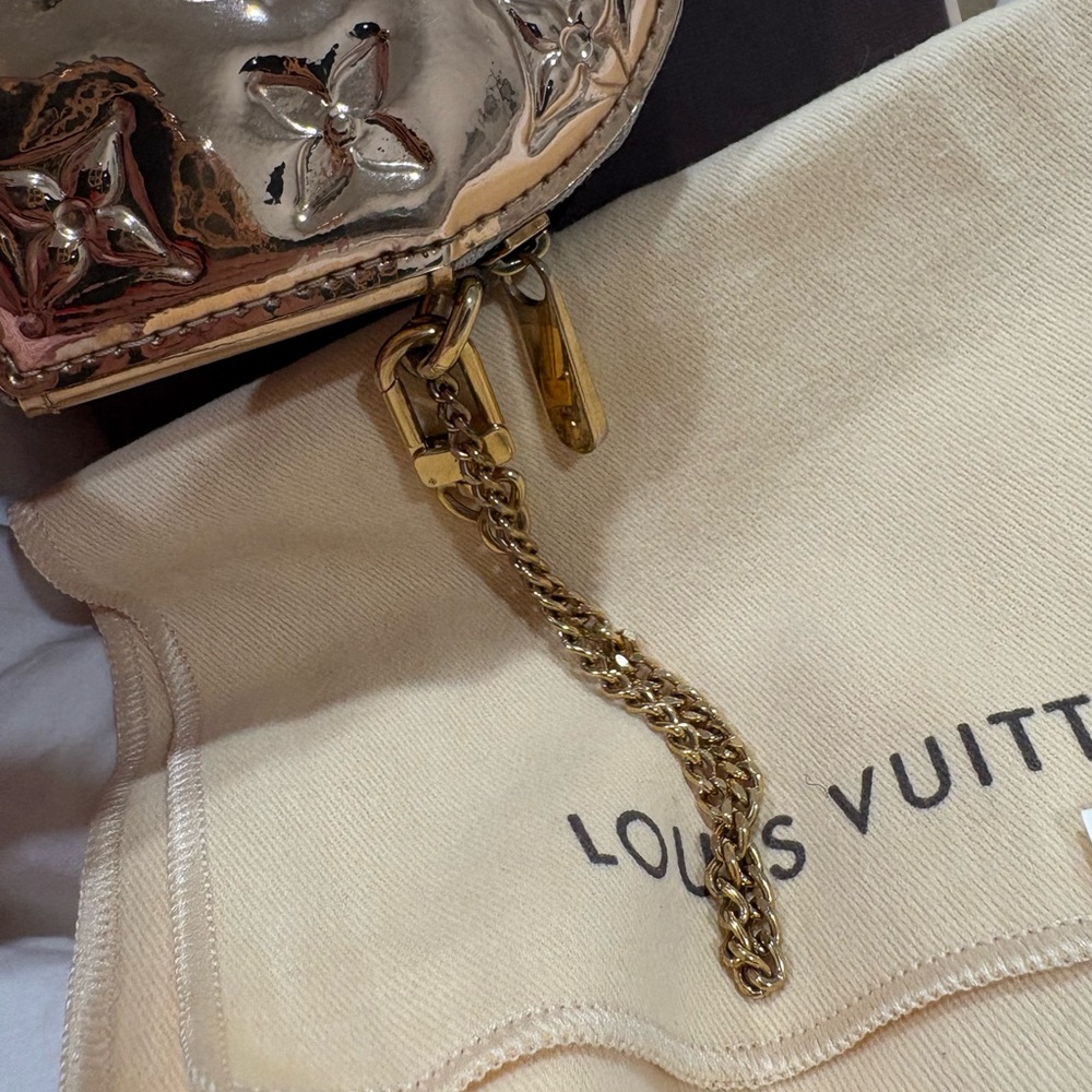 Vintage Louis Vuitton Monogram Miroir Heart Coin Purse (Porte Monnaie Coeur) - Picture 9 of 10